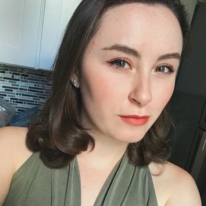 Meet your Posher, Caroline